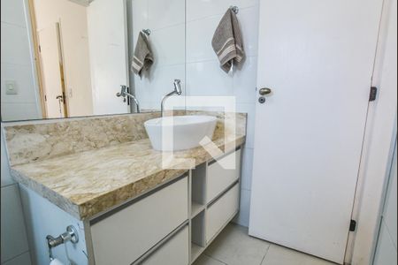 Casa de condomínio à venda com 157m², 3 quartos e 2 vagasBanheiro da Suíte