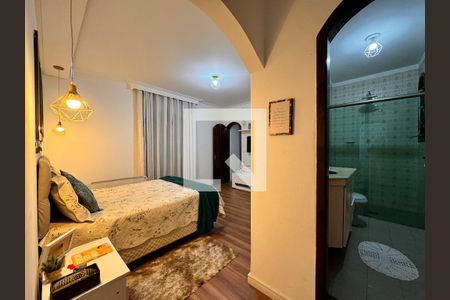 Casa à venda com 230m², 4 quartos e 3 vagasSuite