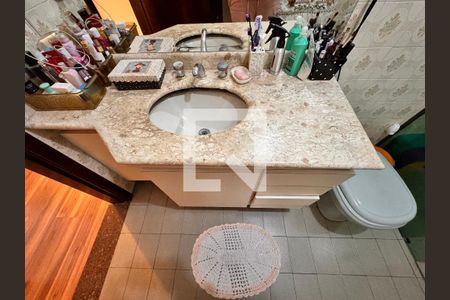 Casa à venda com 230m², 4 quartos e 3 vagasBanheiro da Suíte