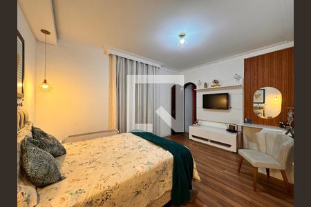 Casa à venda com 230m², 4 quartos e 3 vagasSuite