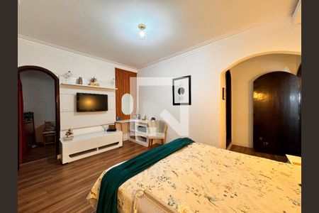 Casa à venda com 230m², 4 quartos e 3 vagasSuite