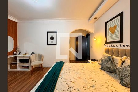 Casa à venda com 230m², 4 quartos e 3 vagasSuite