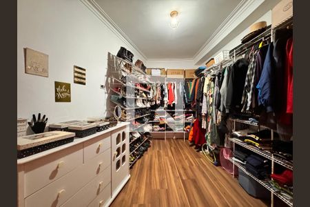 Casa à venda com 230m², 4 quartos e 3 vagasCloset da suíte