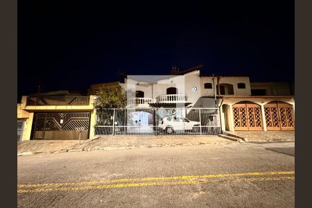 Casa à venda com 230m², 4 quartos e 3 vagasFachada