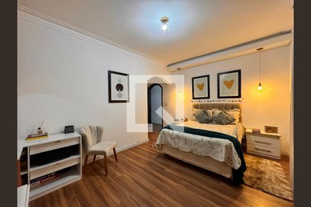 Casa à venda com 230m², 4 quartos e 3 vagasSuite