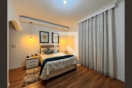 Casa à venda com 230m², 4 quartos e 3 vagasSuite