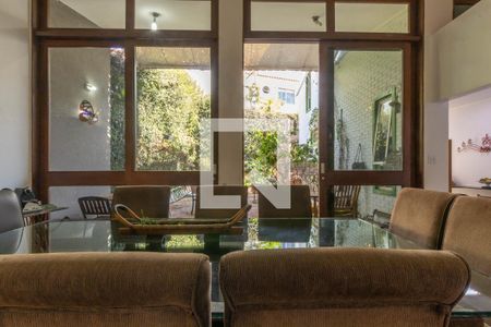 Casa à venda com 315m², 4 quartos e 4 vagasSala