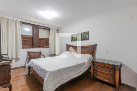 Casa à venda com 315m², 4 quartos e 4 vagasQuarto Suíte