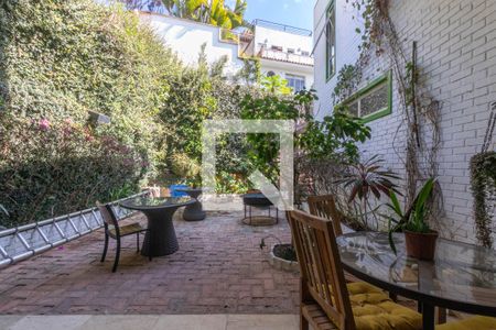 Casa à venda com 315m², 4 quartos e 4 vagasÁrea externa