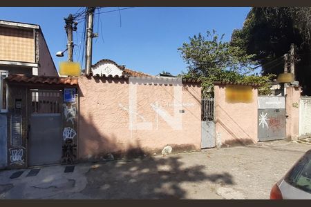 Casa à venda com 65m², 2 quartos e sem vaga Casa à venda com 65m², 2 quartos e sem vagaFachada