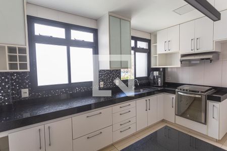 Apartamento à venda com 120m², 2 quartos e 2 vagasCozinha