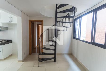 Apartamento à venda com 120m², 2 quartos e 2 vagasEscada de Acesso a Cobertura