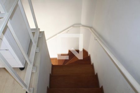 Apartamento para alugar com 52m², 1 quarto e 1 vagaEscada descendo