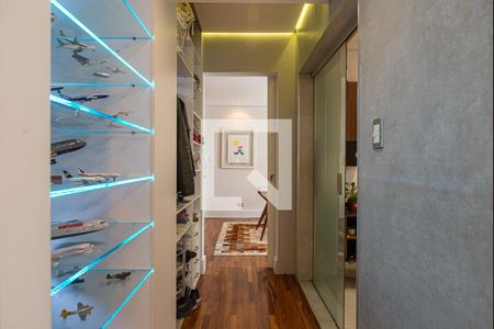 Apartamento à venda com 157m², 2 quartos e sem vagaSuíte 1 - Closet