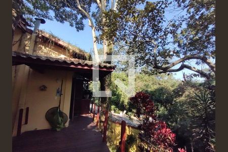 Casa à venda com 4 quartos, 246m² em Mata Paca, Niterói