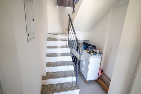 Casa de condomínio para alugar com 120m², 2 quartos e 2 vagasEscada