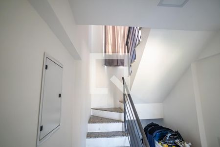 Casa de condomínio para alugar com 120m², 2 quartos e 2 vagasEscada