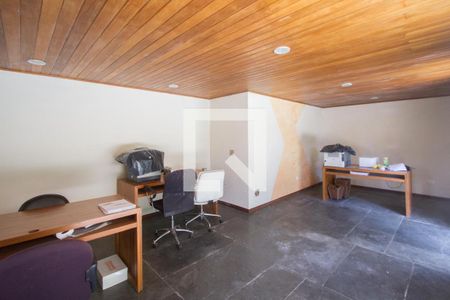 Casa à venda com 700m², 4 quartos e 4 vagasEscritório