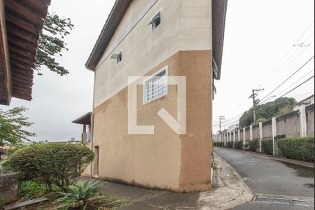 Casa de condomínio à venda com 214m², 3 quartos e 3 vagasEntrada
