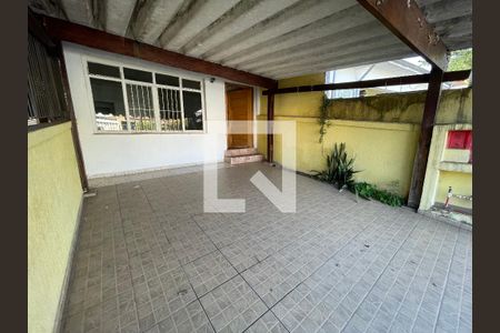 Casa à venda com 350m², 5 quartos e 4 vagas Casa à venda com 350m², 5 quartos e 4 vagasGaragem