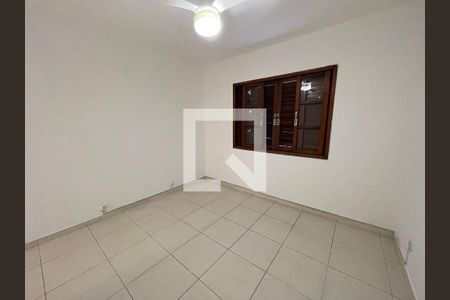 Casa à venda com 350m², 5 quartos e 4 vagas Casa à venda com 350m², 5 quartos e 4 vagasSuíte