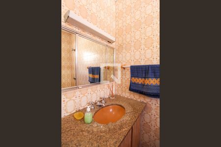 Casa à venda com 172m², 2 quartos e 2 vagasBanheiro