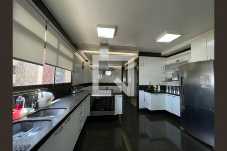 Apartamento à venda com 276m², 4 quartos e 5 vagasCozinha