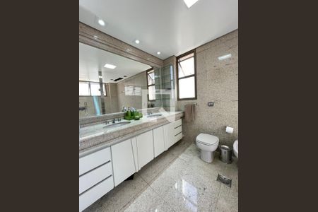 Apartamento à venda com 276m², 4 quartos e 5 vagasBanheiro 1