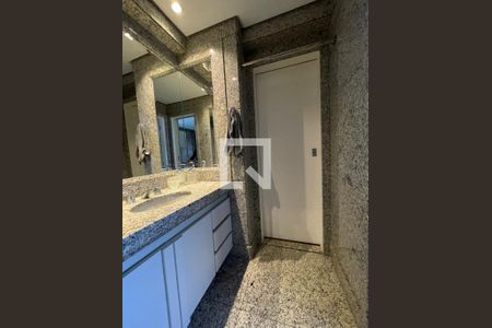 Apartamento à venda com 276m², 4 quartos e 5 vagasBanheiro 1