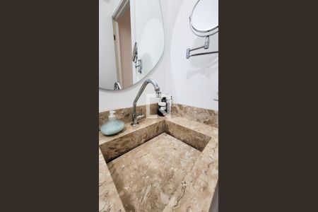 Apartamento à venda com 128m², 3 quartos e 2 vagas Apartamento à venda com 128m², 3 quartos e 2 vagasBanheiro da Suíte