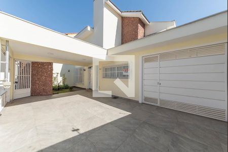 Casa à venda com 238m², 4 quartos e 4 vagasGaragem