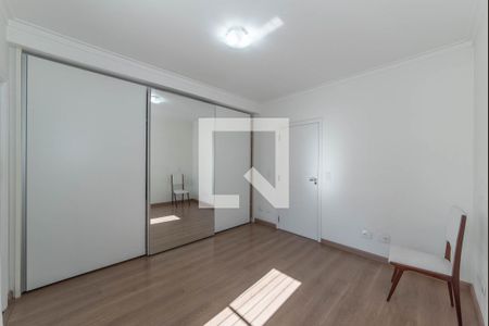 Casa à venda com 238m², 4 quartos e 4 vagasSuíte 1