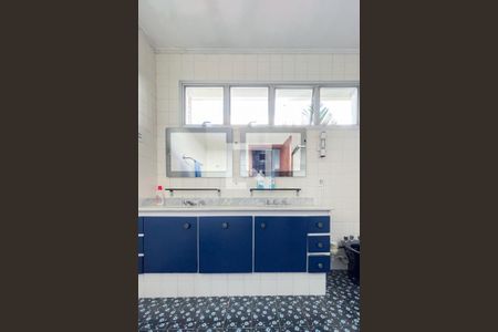 Casa à venda com 355m², 4 quartos e 4 vagasBanheiro - Suíte 2