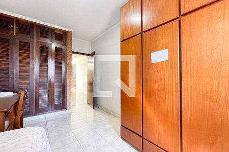 Casa à venda com 355m², 4 quartos e 4 vagasQuarto 2