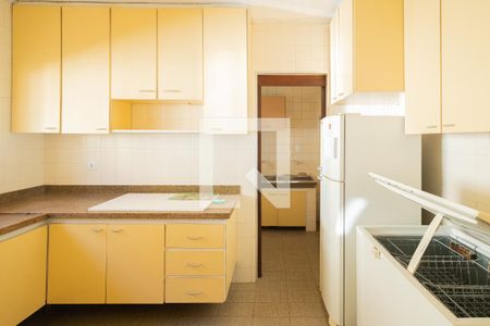 Casa à venda com 355m², 4 quartos e 4 vagasCozinha