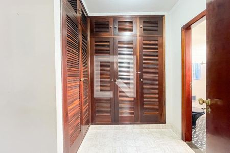 Casa à venda com 355m², 4 quartos e 4 vagasCloset - Suíte 2