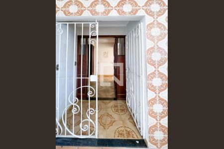 Casa à venda com 355m², 4 quartos e 4 vagasEntrada