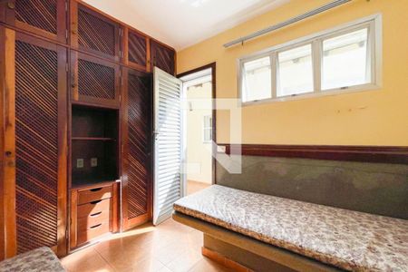 Casa à venda com 355m², 4 quartos e 4 vagasQuarto de Serviço