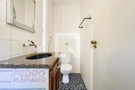 Casa à venda com 355m², 4 quartos e 4 vagasBanheiro de Serviço