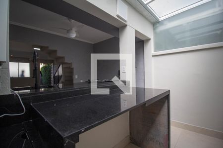 Casa de condomínio à venda com 60m², 2 quartos e 1 vagaÁrea de Serviço