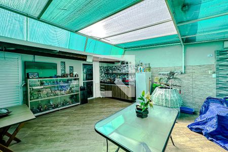 Casa à venda com 70m², 2 quartos e sem vagaÁrea externa