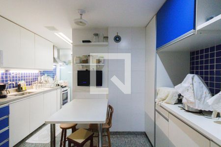 Apartamento à venda com 139m², 3 quartos e 2 vagas Apartamento à venda com 139m², 3 quartos e 2 vagasCozinha