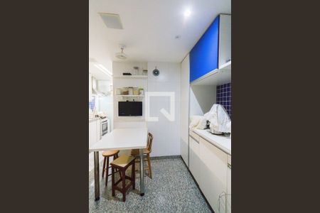Apartamento à venda com 139m², 3 quartos e 2 vagas Apartamento à venda com 139m², 3 quartos e 2 vagasCozinha