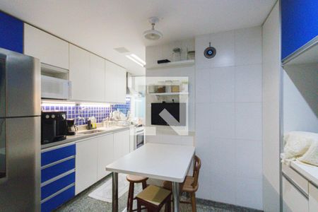 Apartamento à venda com 139m², 3 quartos e 2 vagas Apartamento à venda com 139m², 3 quartos e 2 vagasCozinha