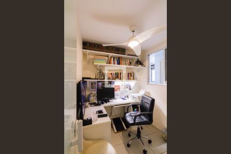 Apartamento à venda com 139m², 3 quartos e 2 vagas Apartamento à venda com 139m², 3 quartos e 2 vagasEscritório