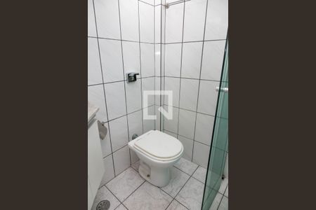 Banheiro da suíte de casa à venda com 2 quartos, 140m² em Taboão, Diadema