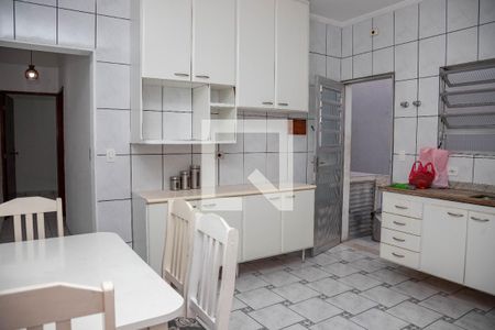 Casa à venda com 140m², 2 quartos e 2 vagas Casa à venda com 140m², 2 quartos e 2 vagasCozinha