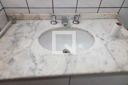 Casa à venda com 140m², 2 quartos e 2 vagas Casa à venda com 140m², 2 quartos e 2 vagasBanheiro social