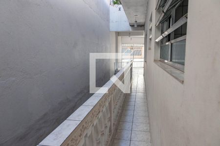 Casa à venda com 140m², 2 quartos e 2 vagas Casa à venda com 140m², 2 quartos e 2 vagasLateral da casa