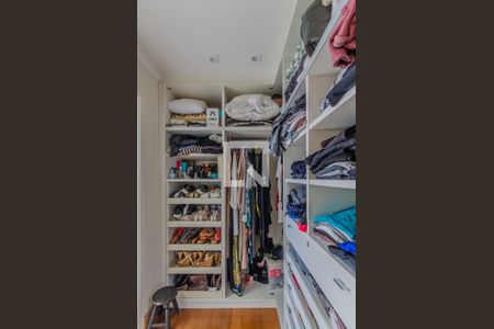 Apartamento à venda com 143m², 3 quartos e 3 vagasCloset da suíte 2